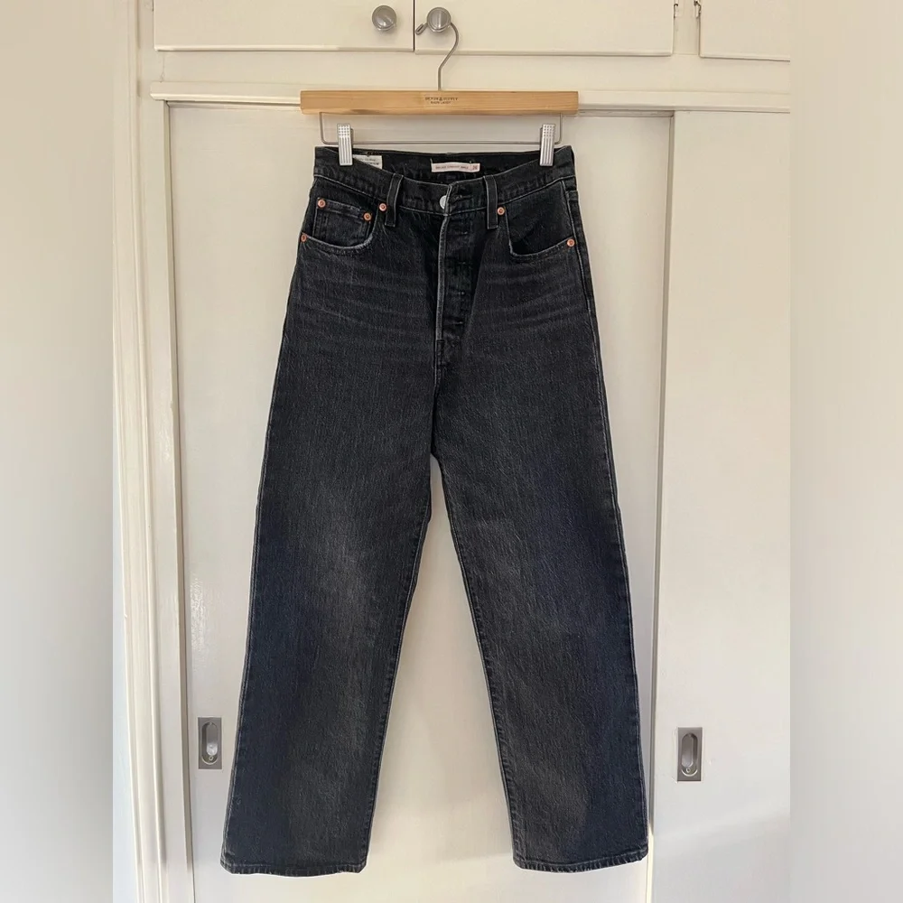 Women’s Levi’s Ribcage Straight Ankle. Black denim. Size 26 - Picture 2 of 5